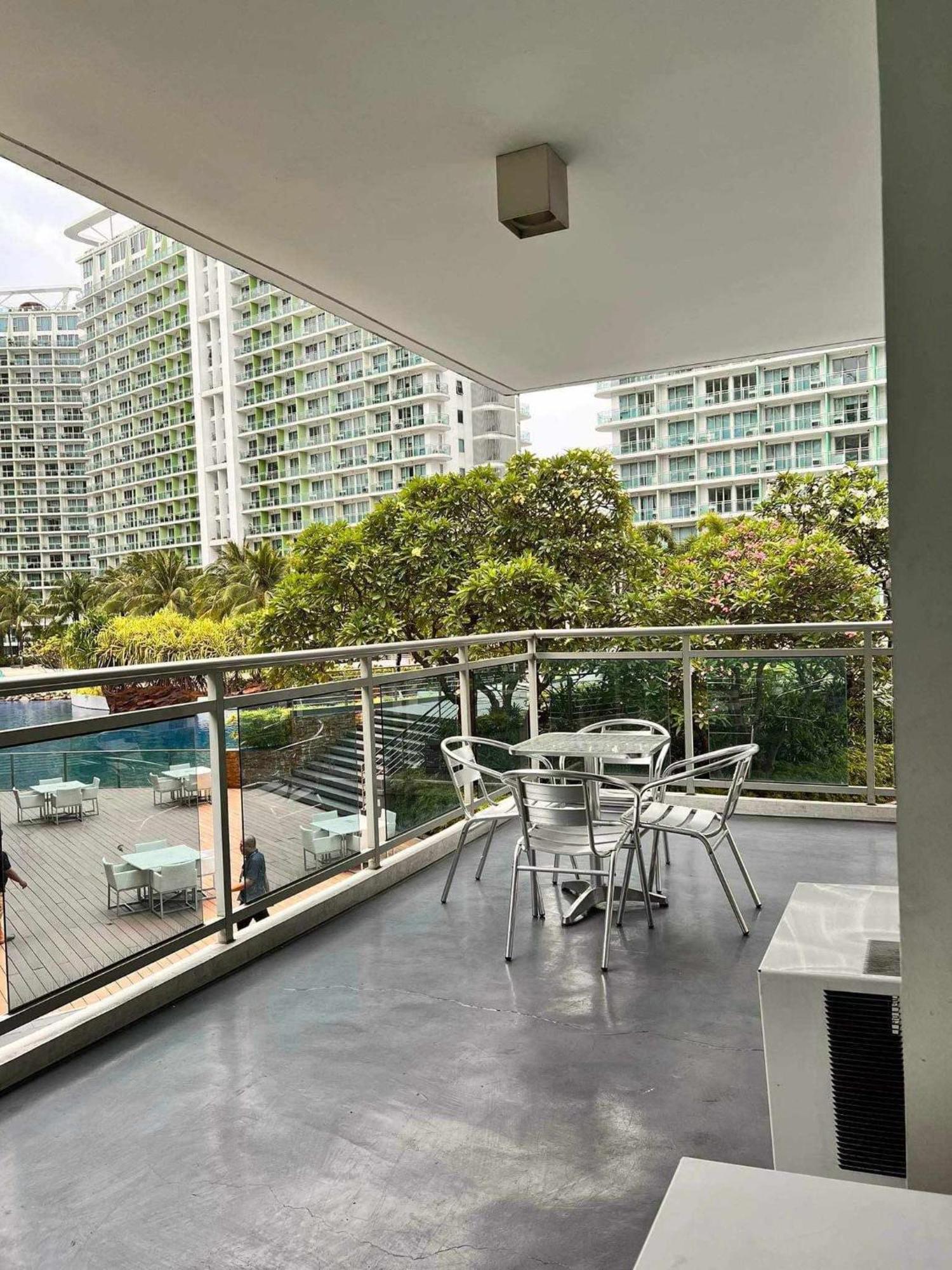 Beach Front Living In The Heart Of The City, Azure Residences Manila Exterior photo