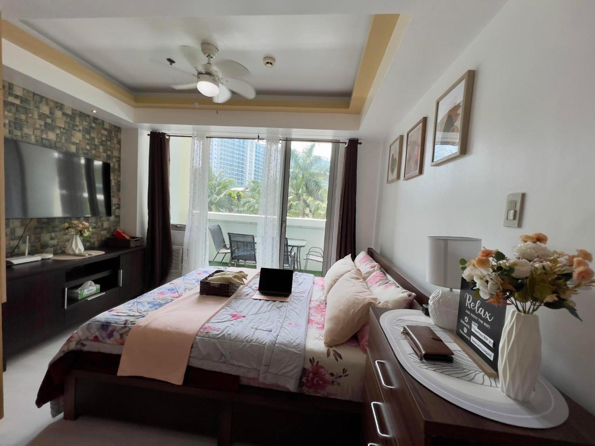 Beach Front Living In The Heart Of The City, Azure Residences Manila Exterior photo