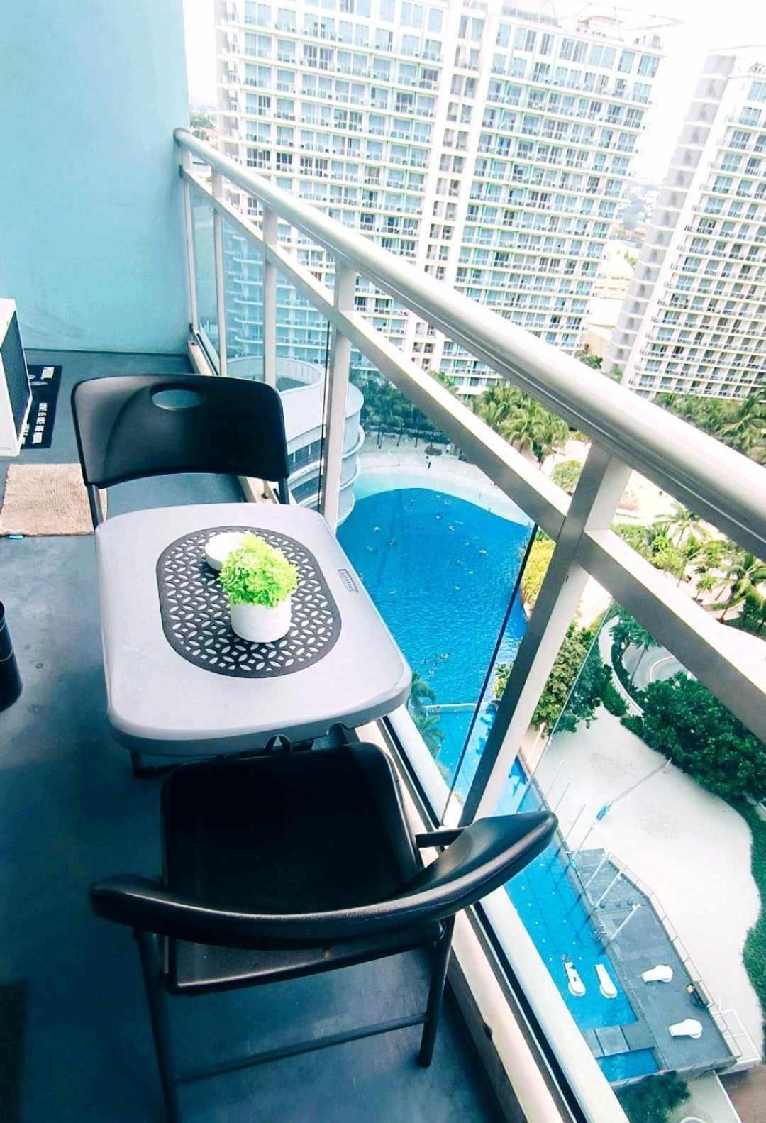 Beach Front Living In The Heart Of The City, Azure Residences Manila Exterior photo