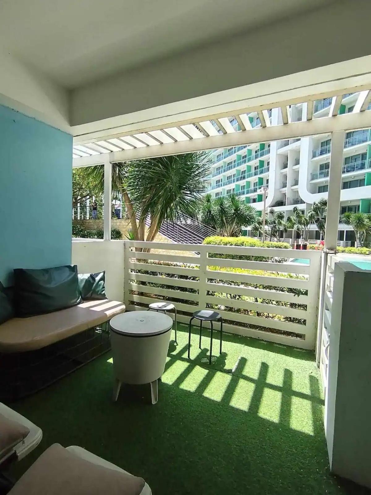 Beach Front Living In The Heart Of The City, Azure Residences Manila Exterior photo